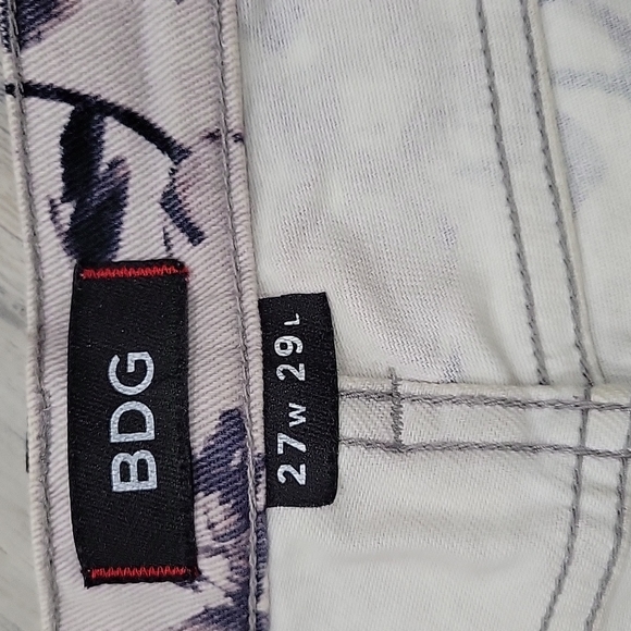 BDG light gray floral high rise jeans size 27w 29L - Picture 4 of 5